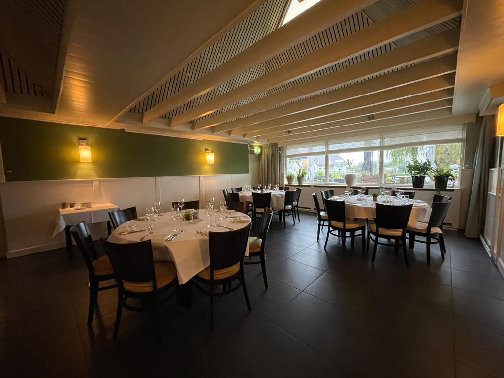 van Velsenzaal, ronde tafelopstelling