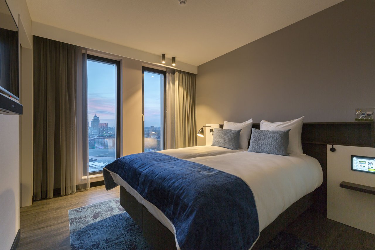 Postillion Amsterdam Suite (2)-medium.jpg