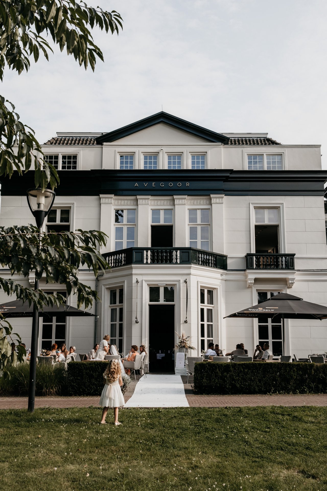 Prachtig terras met uitzicht op het groene Landgoed Avegoor