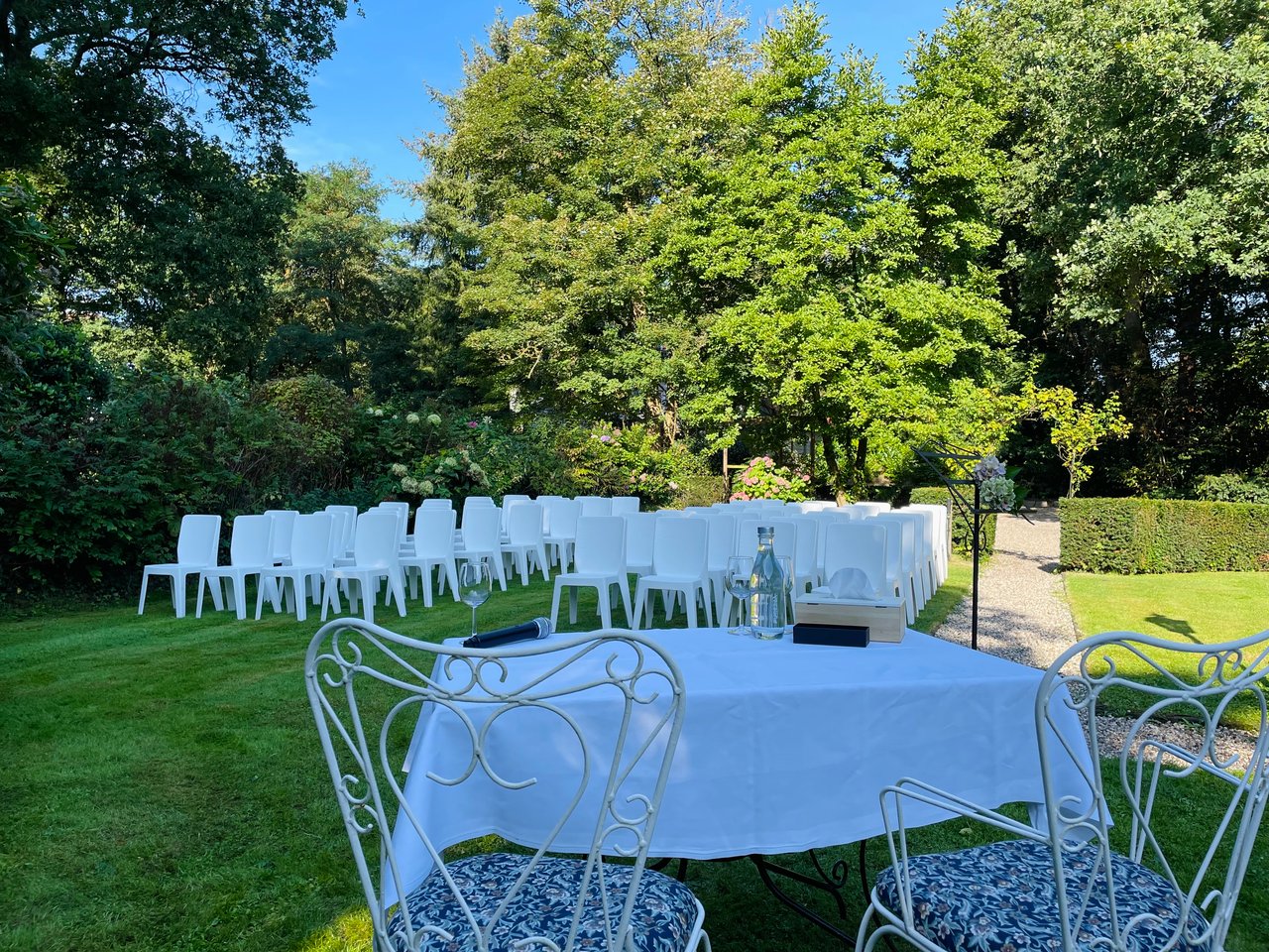 Ceremonie buiten trouwen
