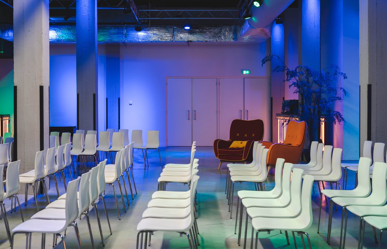 Event hall/begane grond/eigen ingang/elke kleur mogelijk/400m2