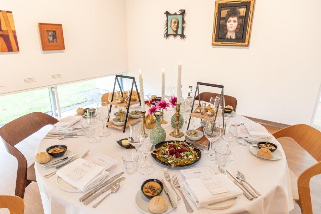 Dinertafel op zaal