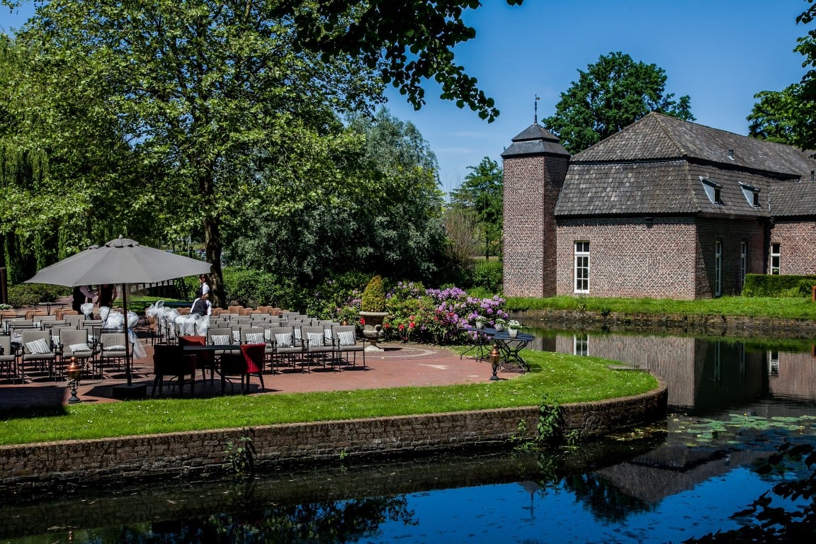 Terras huwelijksvoltrekking.JPG
