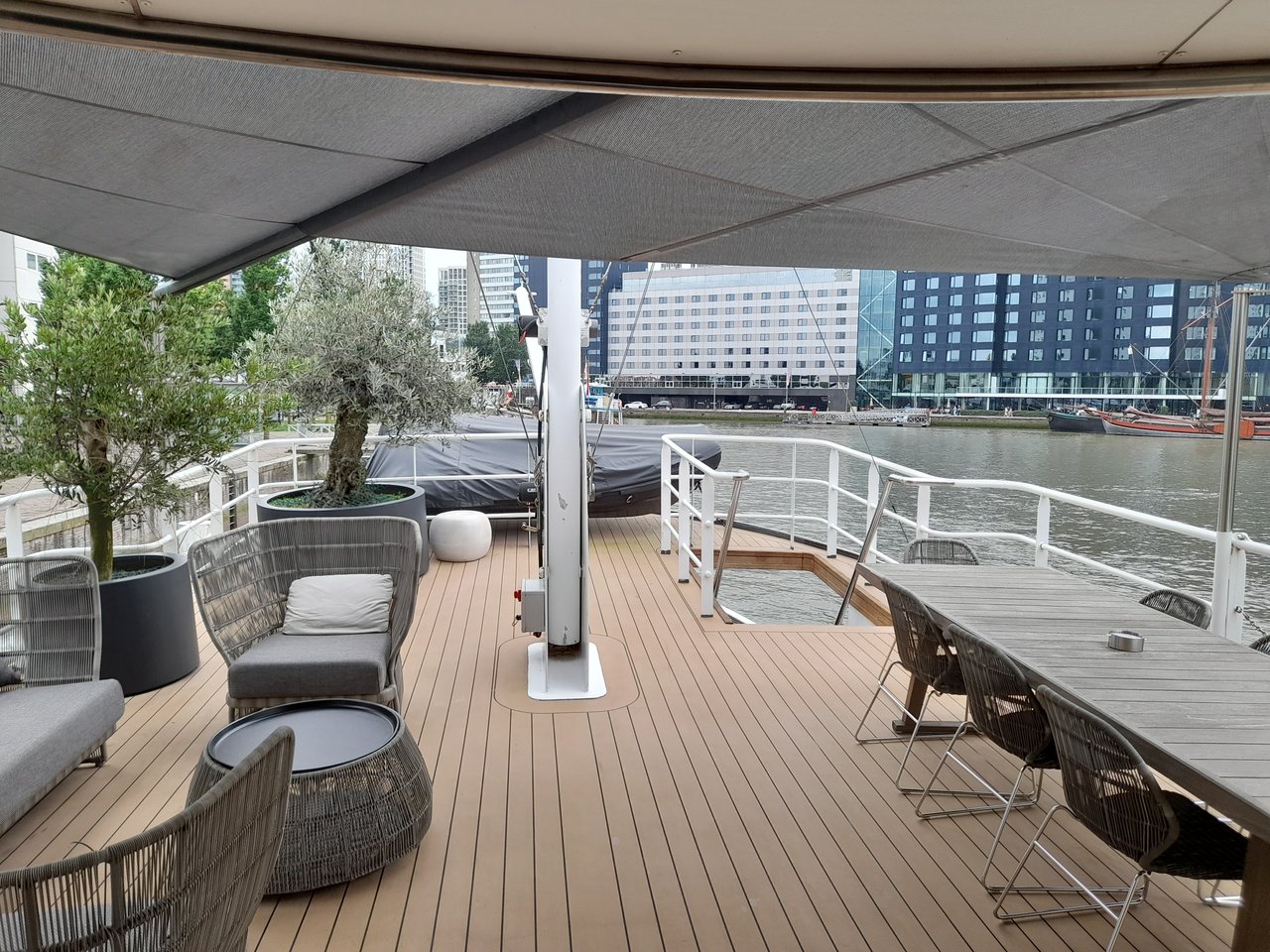 Thales panoramadeck1.jpg