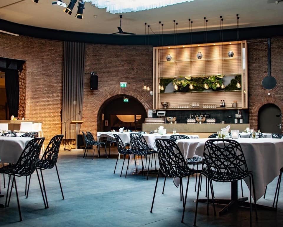 Dinerevenement op de binnenplaats van Fort Lent