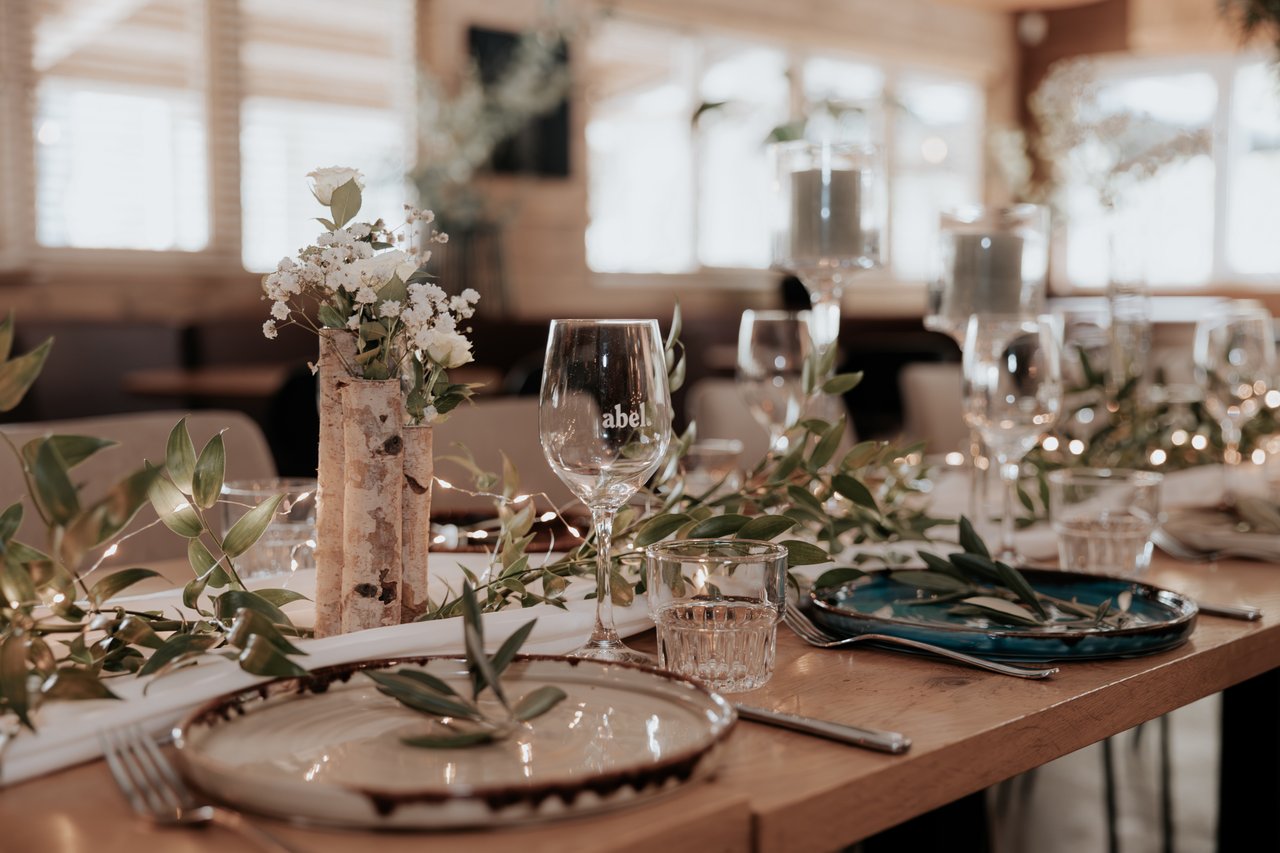TROUWEN TASMAN - Diner restaurant close-up.jpg