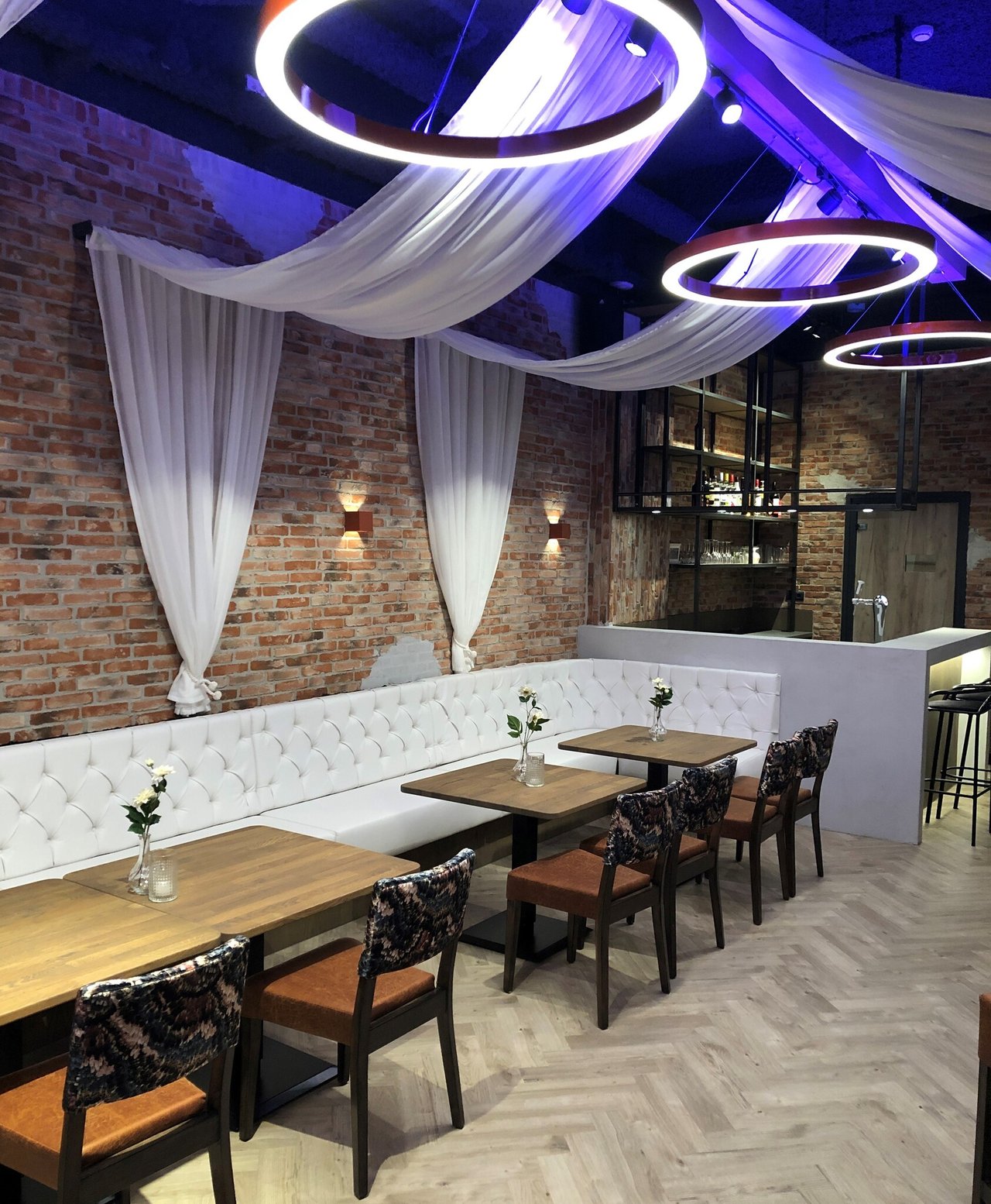 Gallery zaal met bar