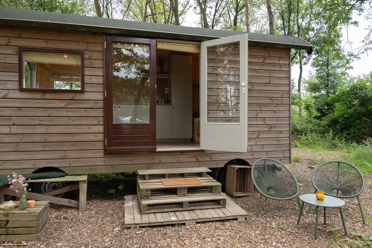 Brainstorm cabin, buiten