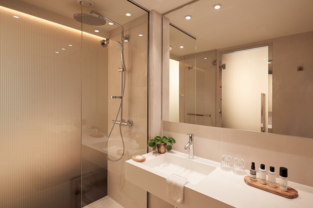 Park Plaza Vondelpark  bathroom