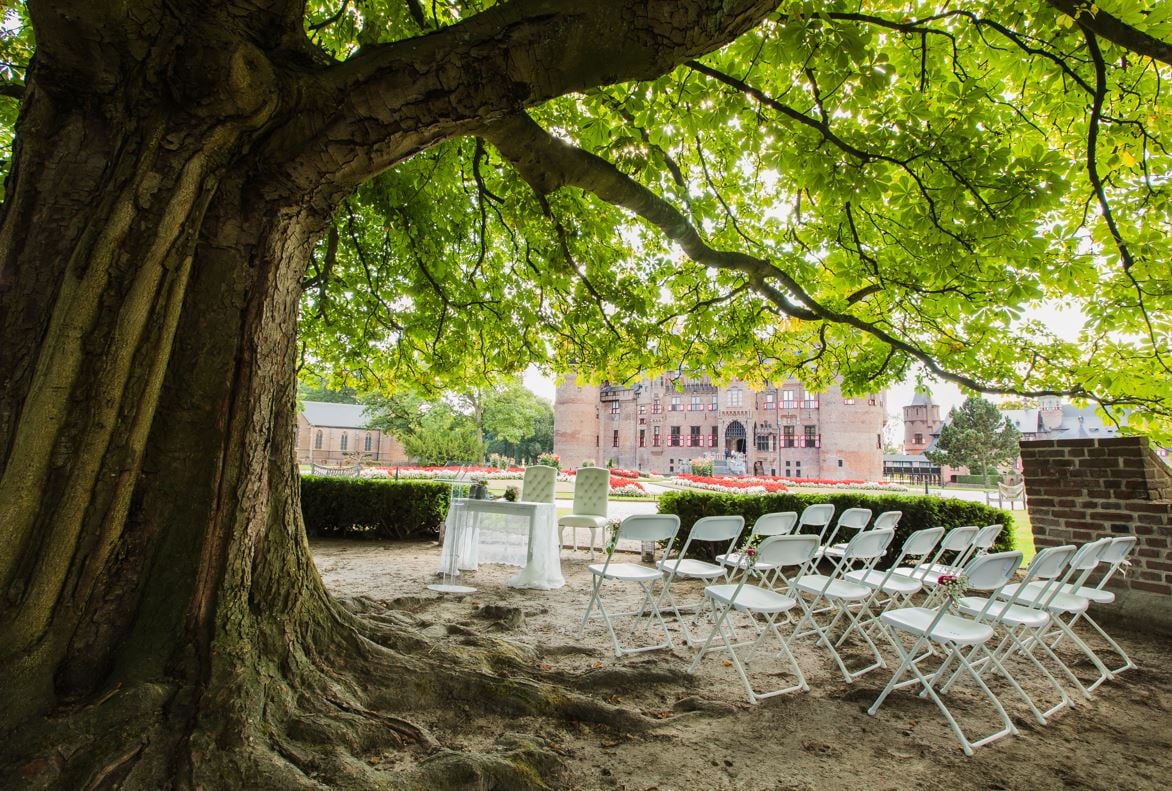 Intiem trouwen onder de Oude Boom