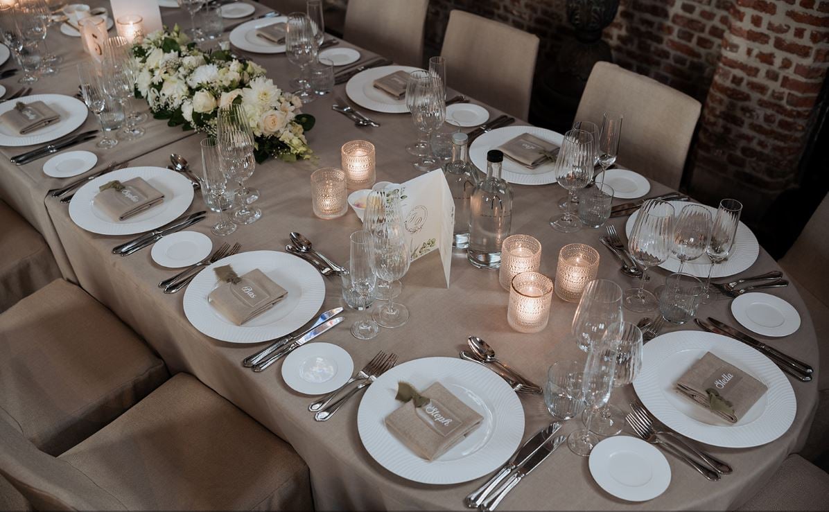 Table setting at weddings 