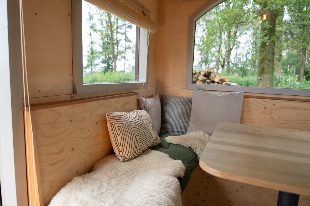 Brainstorm cabin, binnen (3)
