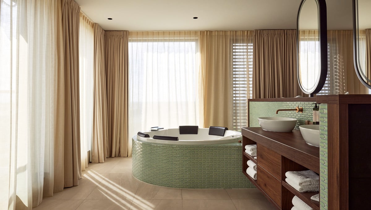 Wellness Suite Jacuzzi