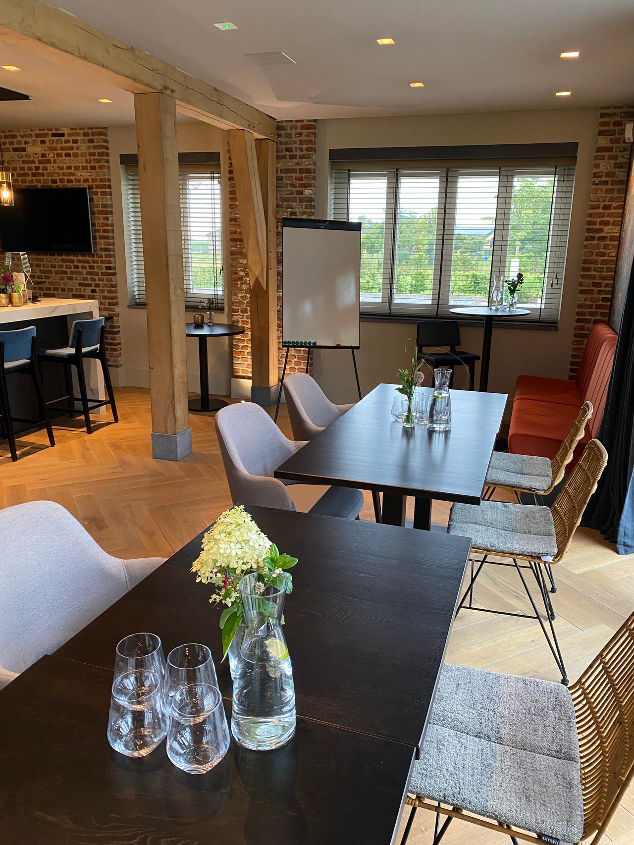 Vergaderen in ons Lounge - café