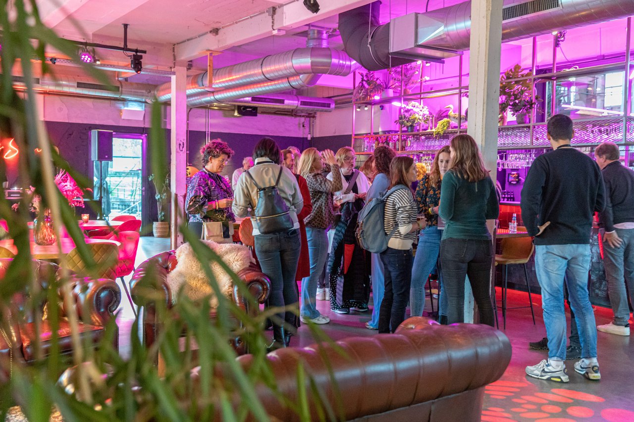 Geschikt voor borrel, diner of presentatie.