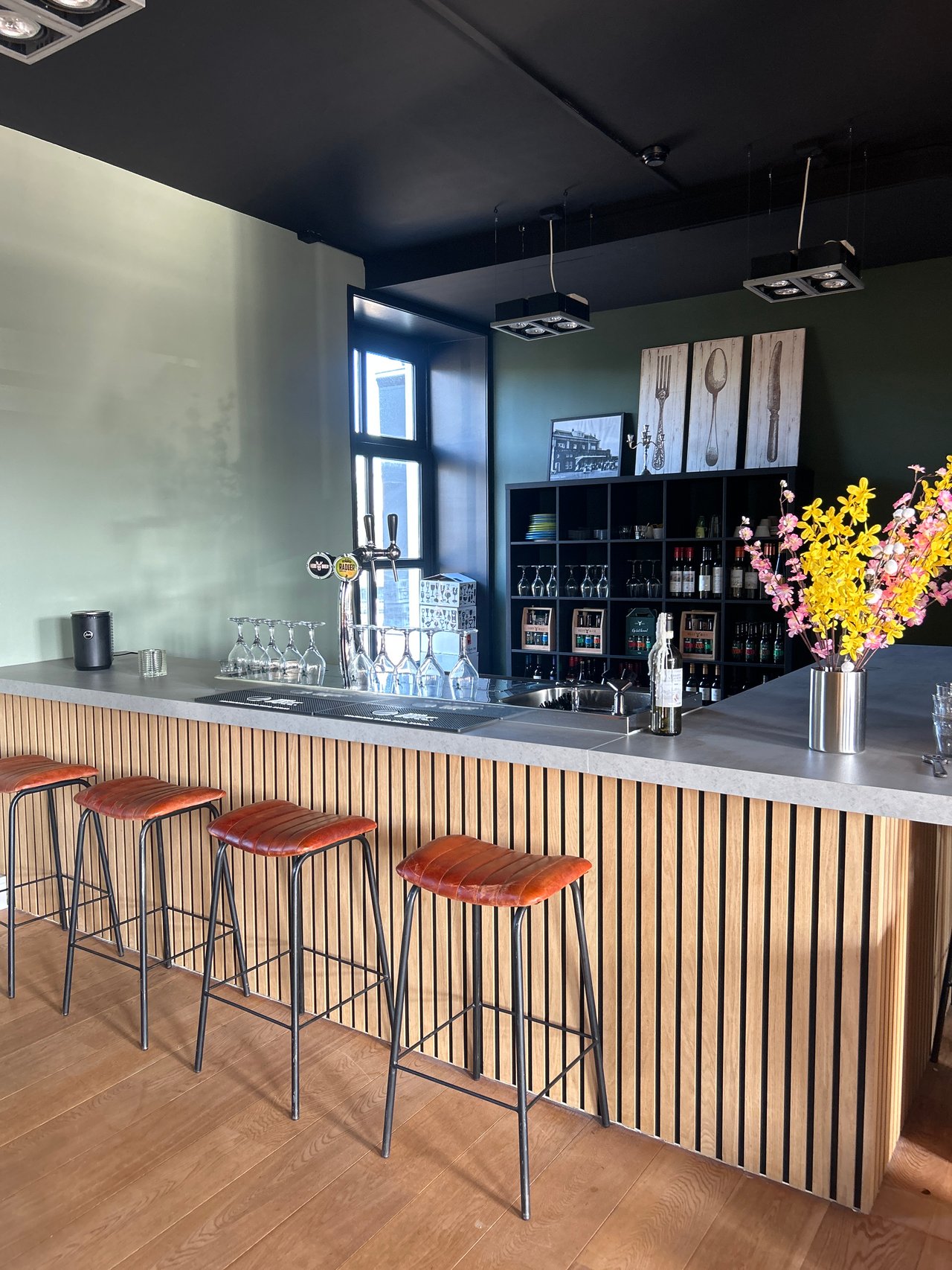 Bar Station Royaal op zakelijke verdieping