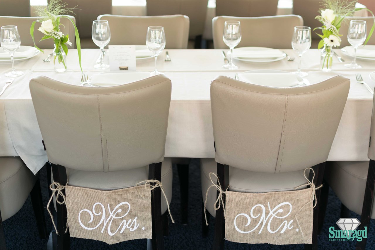 Mrs & Mr. Detail 