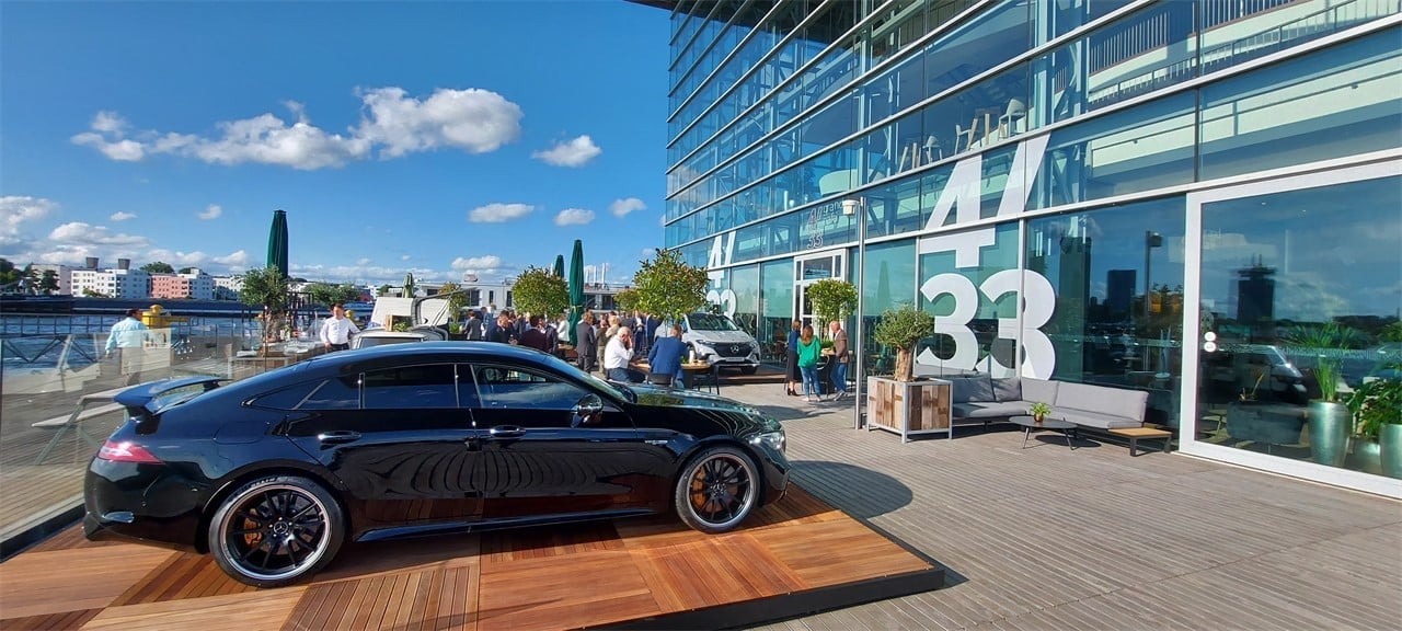 Auto's op het terras