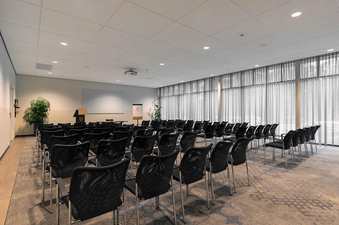 C2 - theater opstelling.jpg