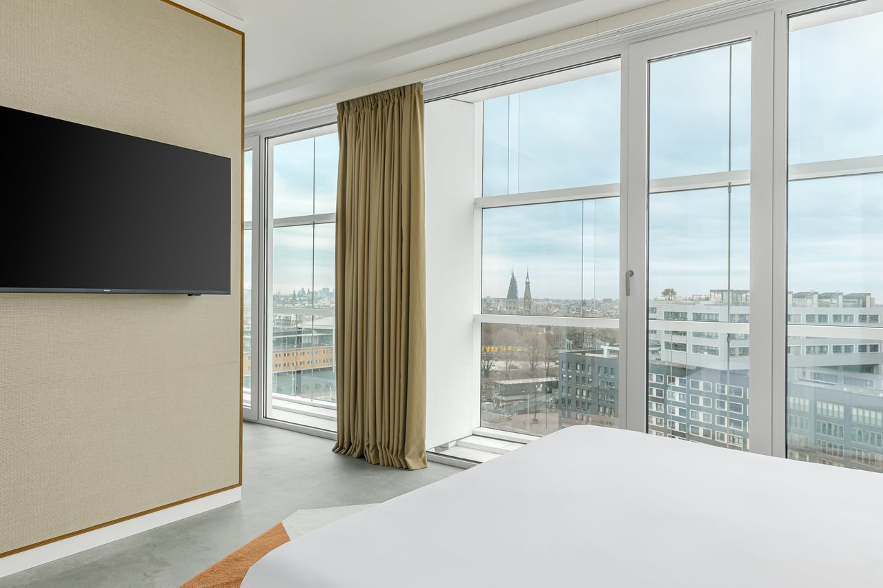 Executive Queen Room (1)