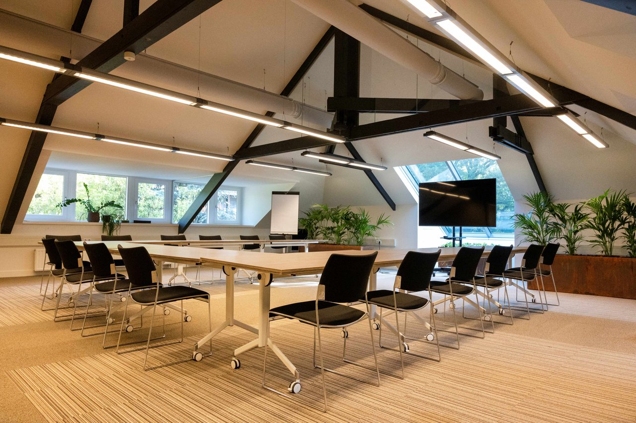 1 Vd Bergh Braam zaal_Zonneoord_u vorm opstelling.jpg