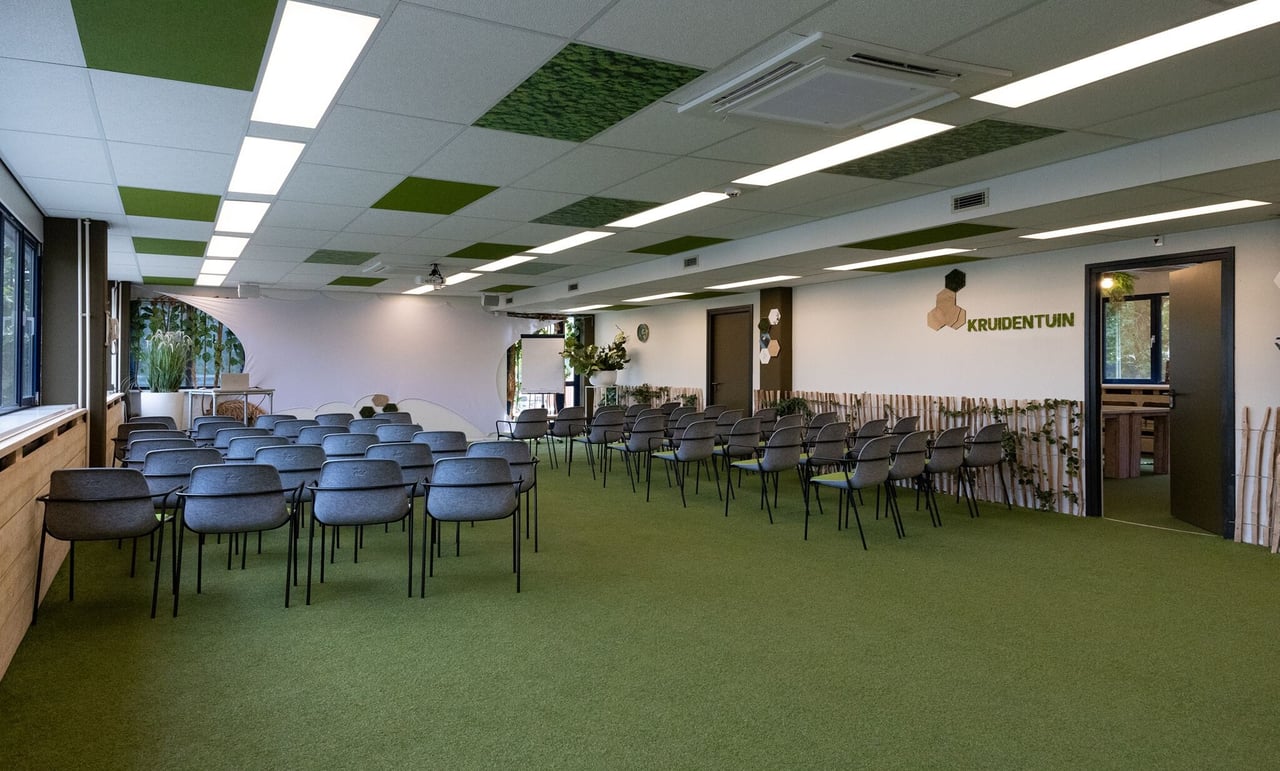 Binnentuin-Alles-in-1-congresruimte---plenaire-zaal---KAS-Woerden