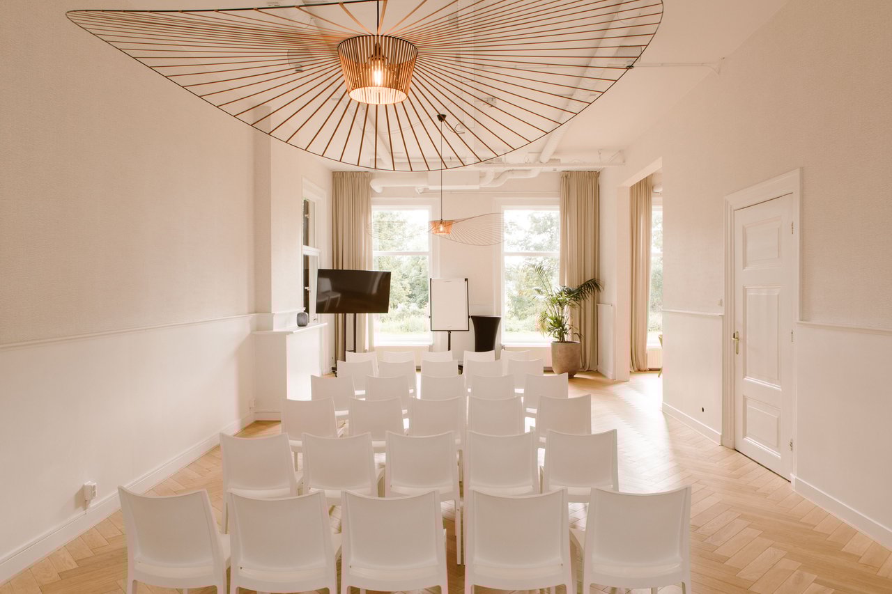 Base theater van achter.JPG