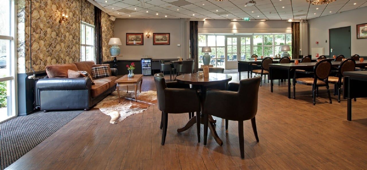 Boutiquezaal-III---met-lounge-gedeelte