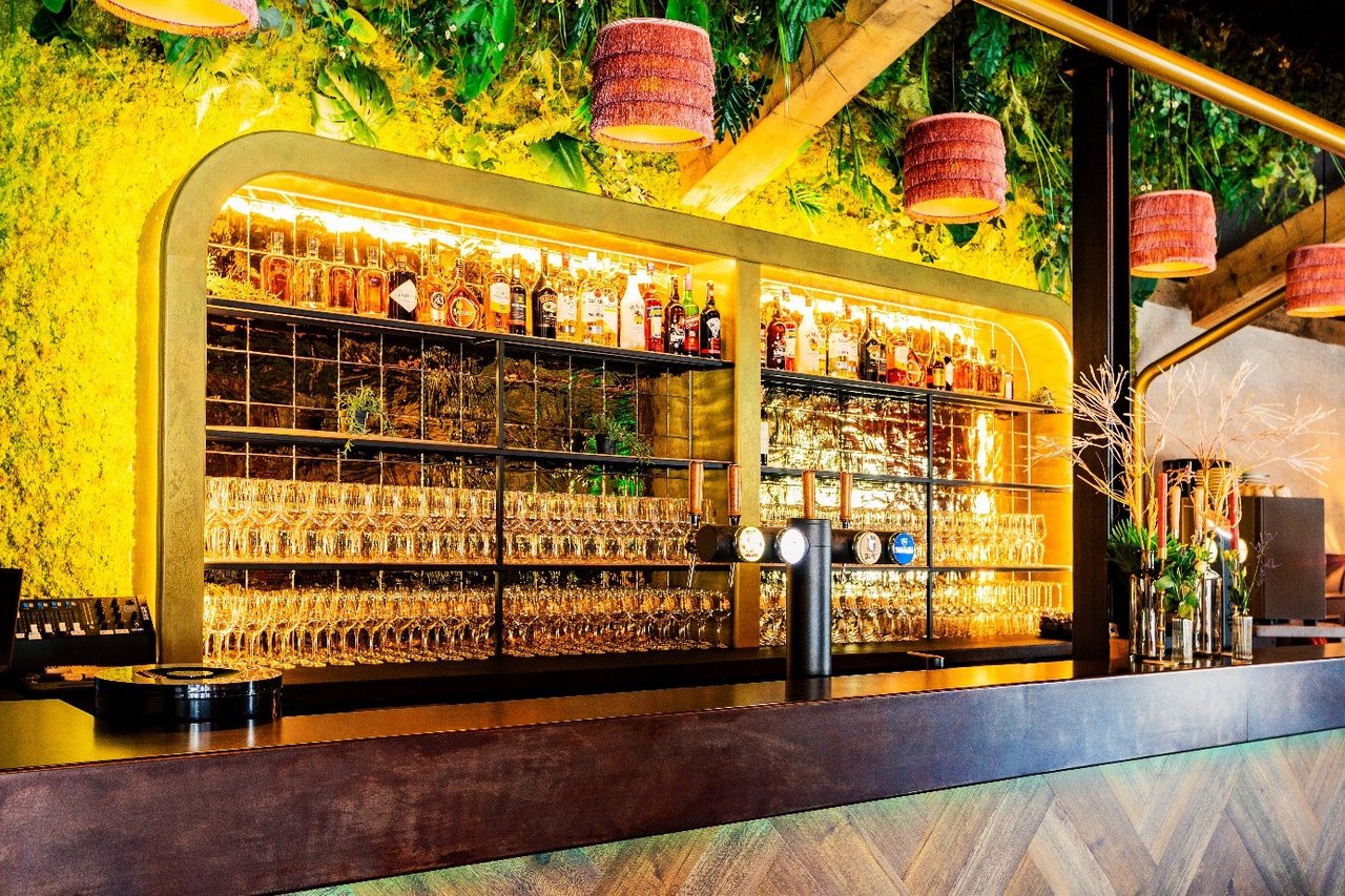 Bar Big Lounge.jpg