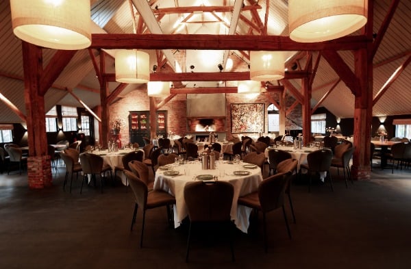 Dineropstelling met ronde tafels De Deel