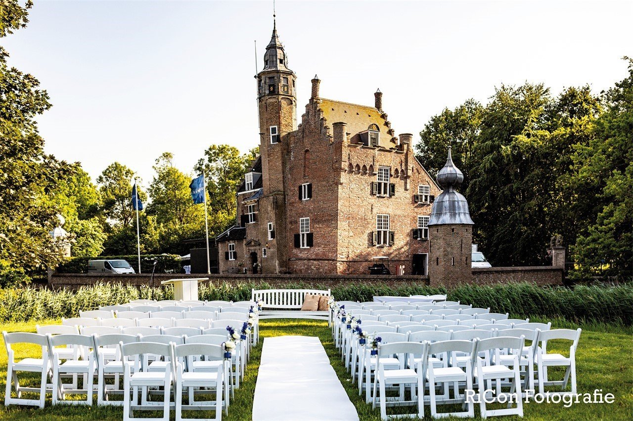 Ceremonie eilandje Slot op achtergrond  (2)