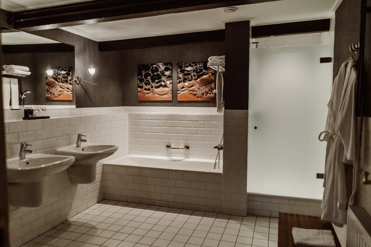Luxe Suite badkamer.jpg