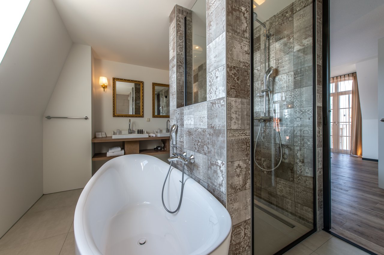 MONDRAGON_LOFT-SUITE (1).jpg
