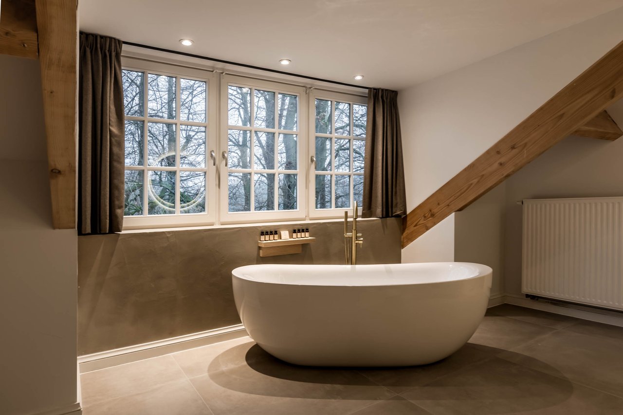 Champagne Suite 15.jpg