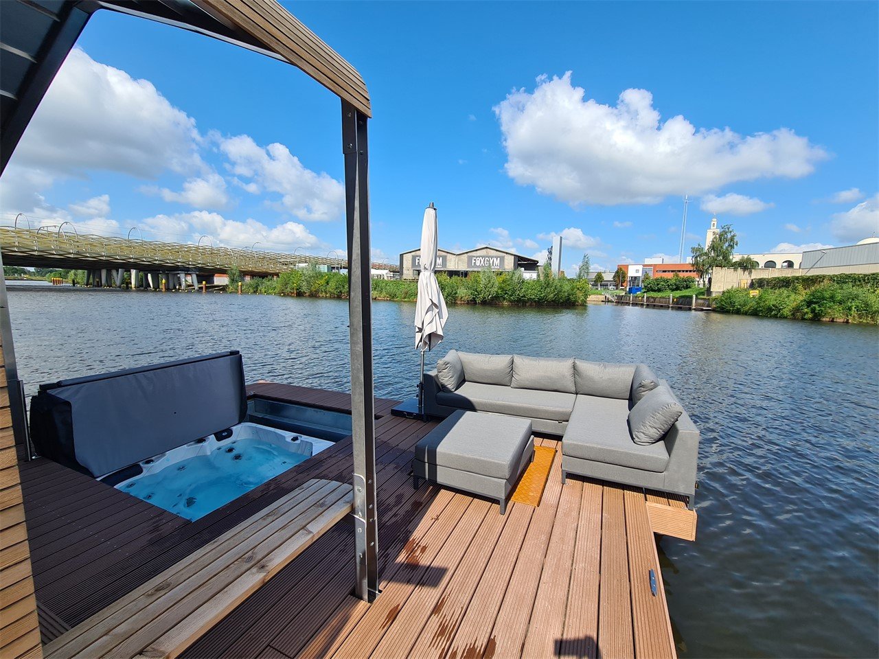 Wikkelboat @ Rijnhaven (met jacuzzi)