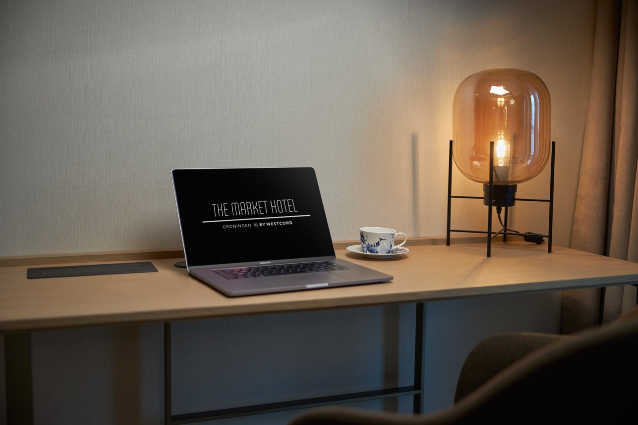 TheMarketHotel-LaptoponDesk.jpg (2)