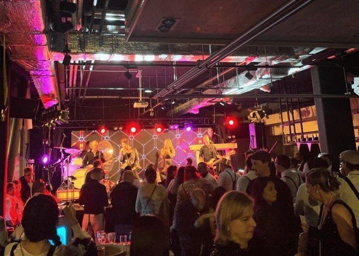 Jupiler lounge - band met gasten