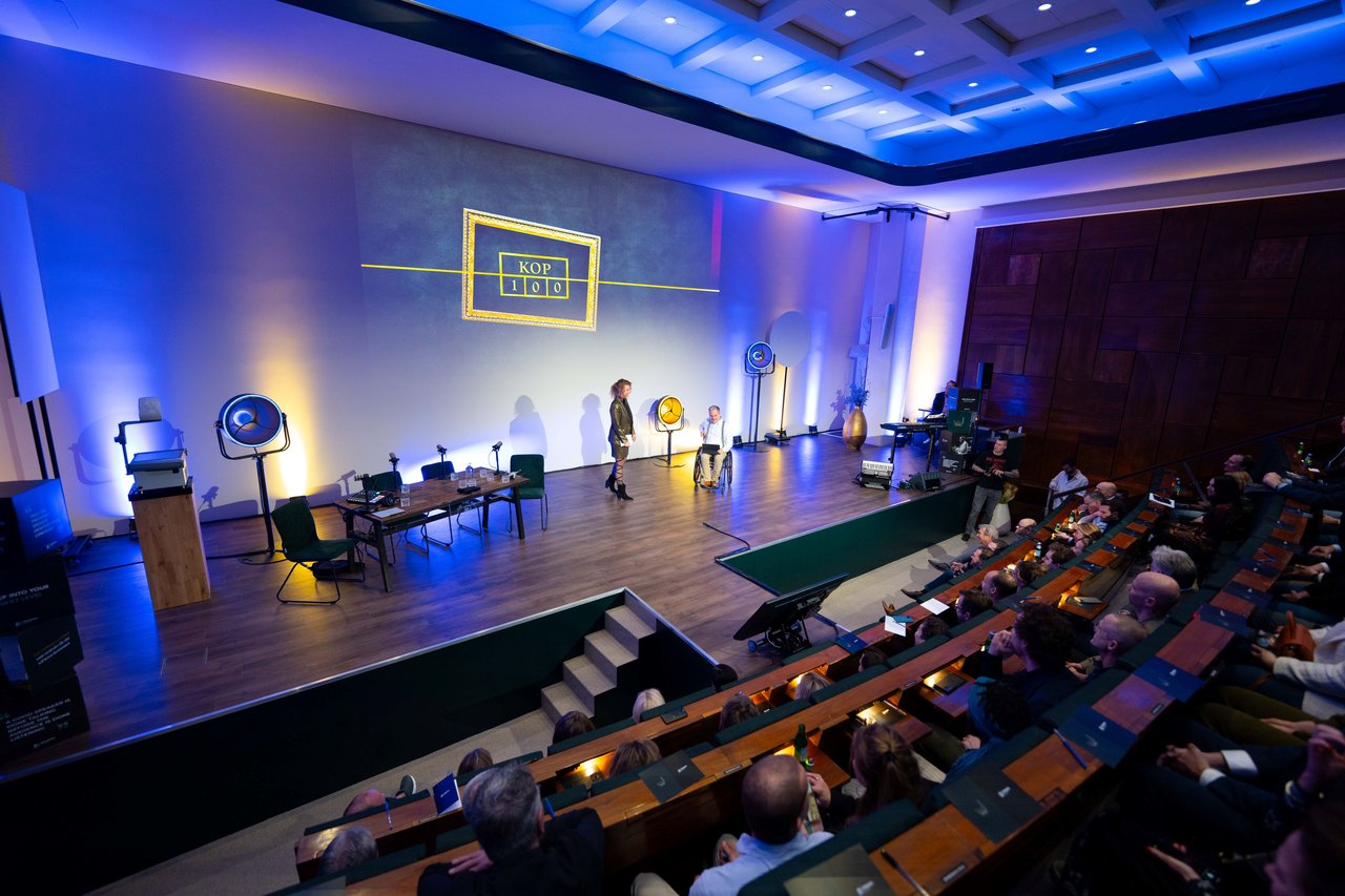 Neherlab Auditorium podium