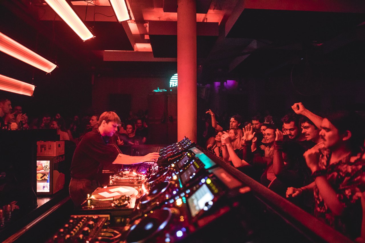 Shelter DJ
