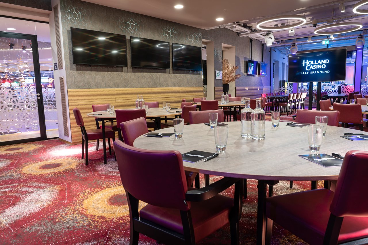 Holland Casino Amsterdam Sloterdijk - Bingozaal ronde tafels