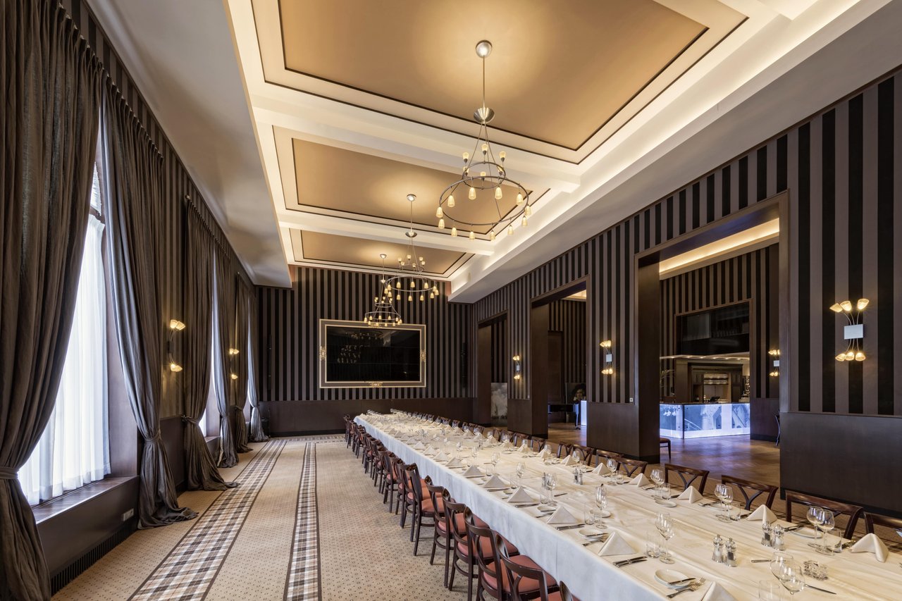Pleinzaal - Sitdown Diner - Rechthoekige Tafel Pleinzaal - Receptie - Statafels - Klein Formaat.jpg