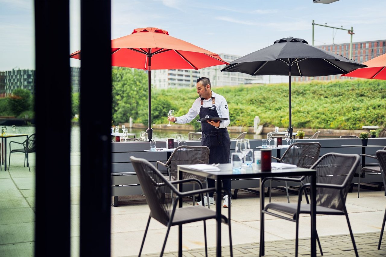 Inntel Hotels Amsterdam Landmark - Bar & Brasserie Werkspoor - terras (4).jpg