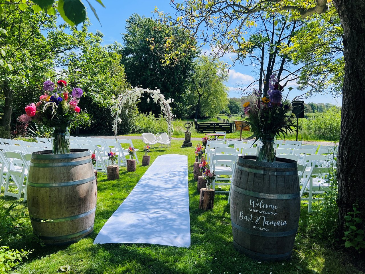 Ceremonie in de parktuin