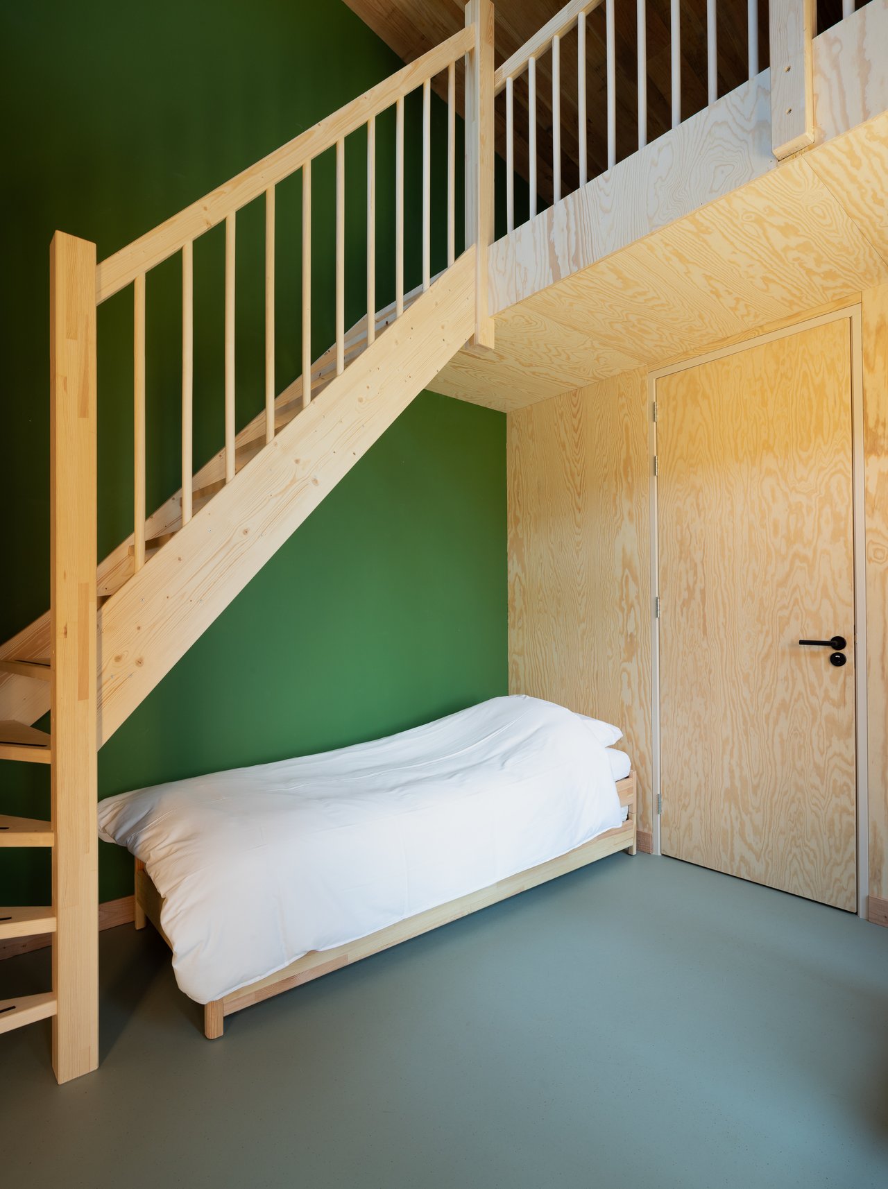 De ecolodges bieden plek aan 4 personen. 2 bedden boven, 2 bedden beneden..