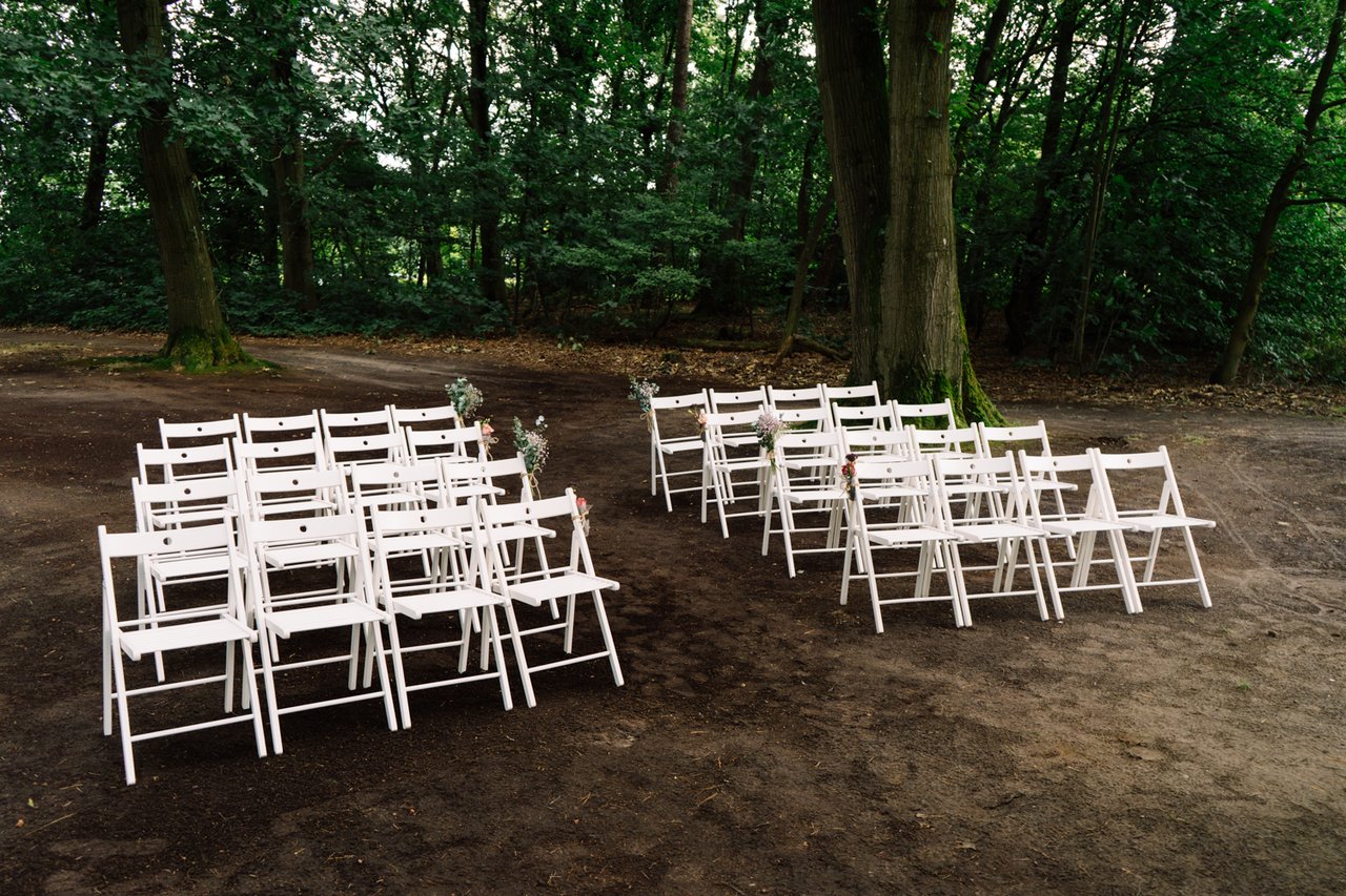 Witte stoeltjes.jpg