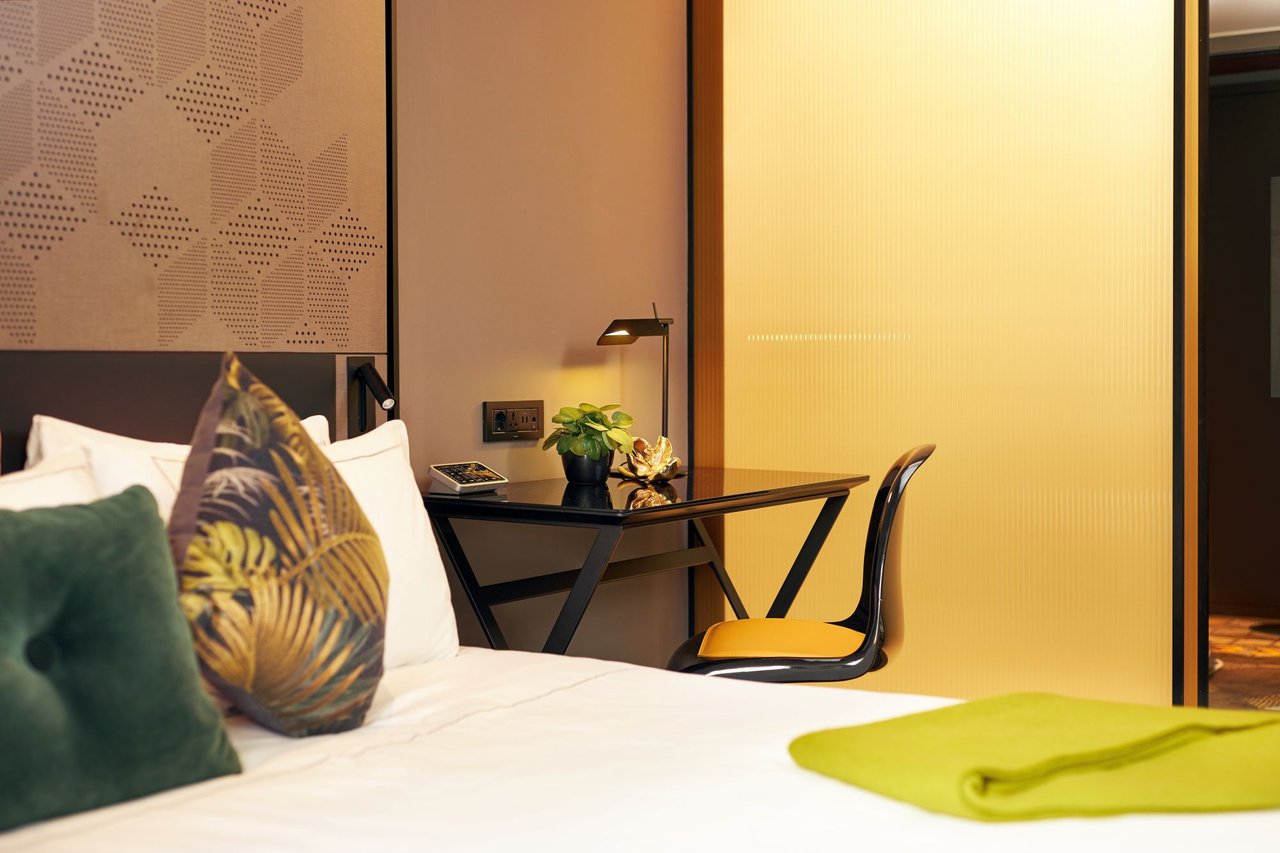 Superior queen garden view room (1)