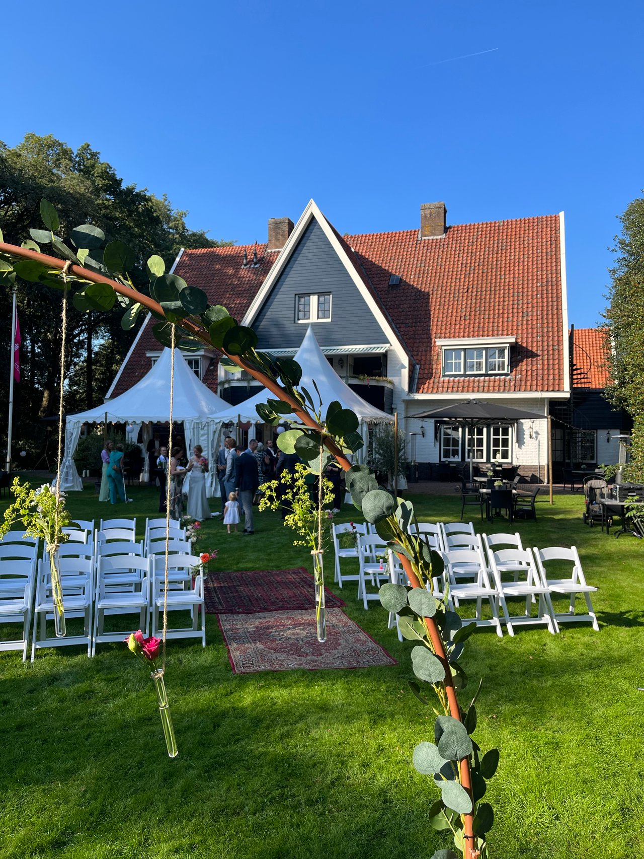 Tuin | ceremonieopstelling met backdrop