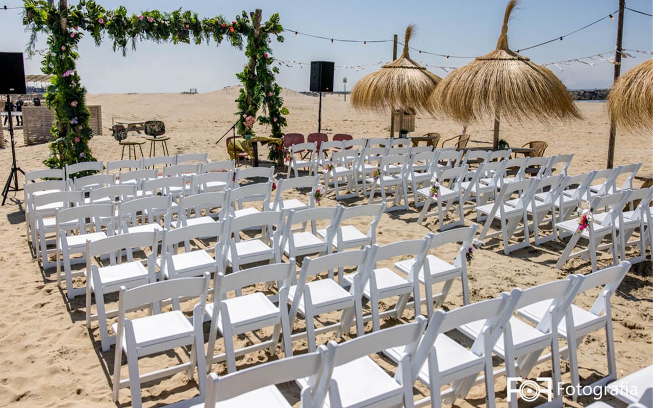 ceremonie opzet strand met prieel