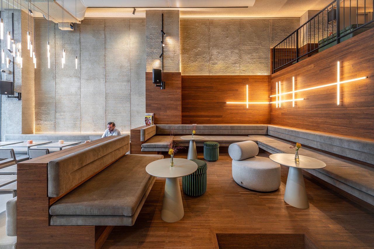 Next_NDSM_lounge_TANK interior design_Tommy Kleerekoper_Sanne Schenk_068_person.jpg