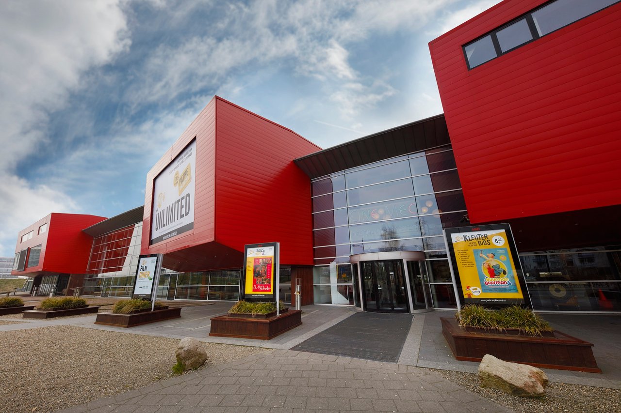 Pathé Ede exterieur, eigen entree